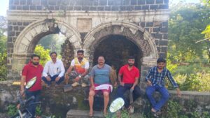 ३६६ वा शिवप्रताप दिनानिमित्त ऐतिहासिक धर्मशाळेत स्वच्छता मोहीम